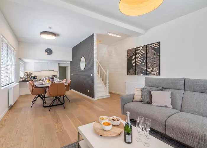 Sersea - Spacious House In With Garage Hébergement de vacances