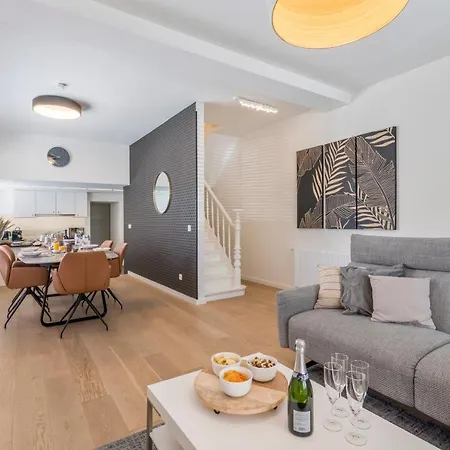 Sersea - Spacious House In With Garage Feriehus